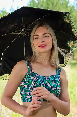 Roxy Offering A Teasing Glimpse Of Her Luscious Booty In Bun-hugging Lace Panties