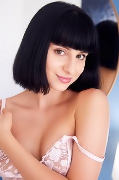 Sarah Heizel Spreads Her Long Legs And Starts To Stroke Her Shaved Pussy