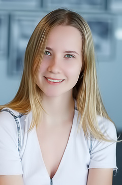 Delizi Adorable Blonde Bombshell With Curves That Captivate And A Playful Spirit