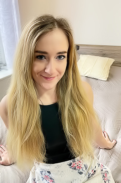 Dee Dee Her Meaty Bare Twat Eats Those Fingers