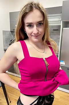 Dee Dee Sexy Babe Is Locked And Loaded For Some Sexy Fun