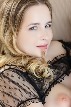 Neu Lings Lingerie Teases Heart Stopping Hunger