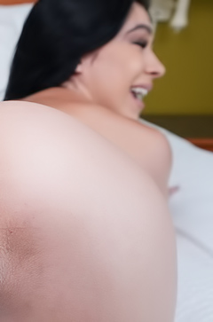 Delilahs Cowgirl Ride Leads to Facial Finishes in Missionary
